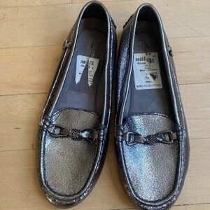 Kenneth Cole Reaction Women silver loafer "Dawson" jewel - Mis-Sized 9/8.5